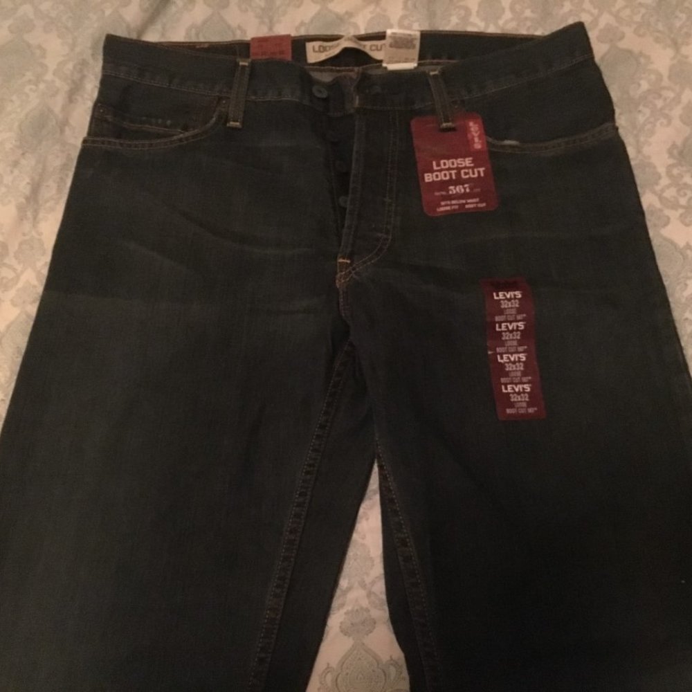 New Loose Boot Cut Levi's 567
